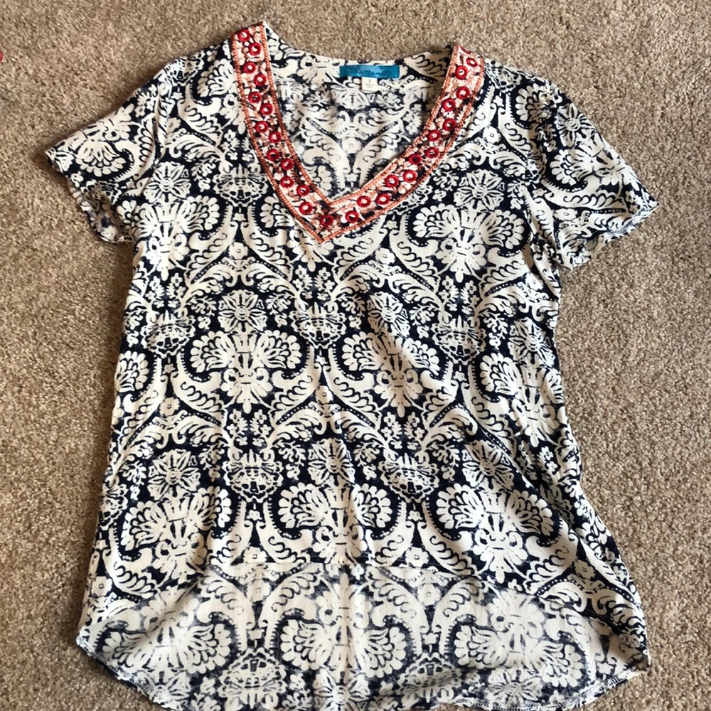 Boutique Patterned V-Neck